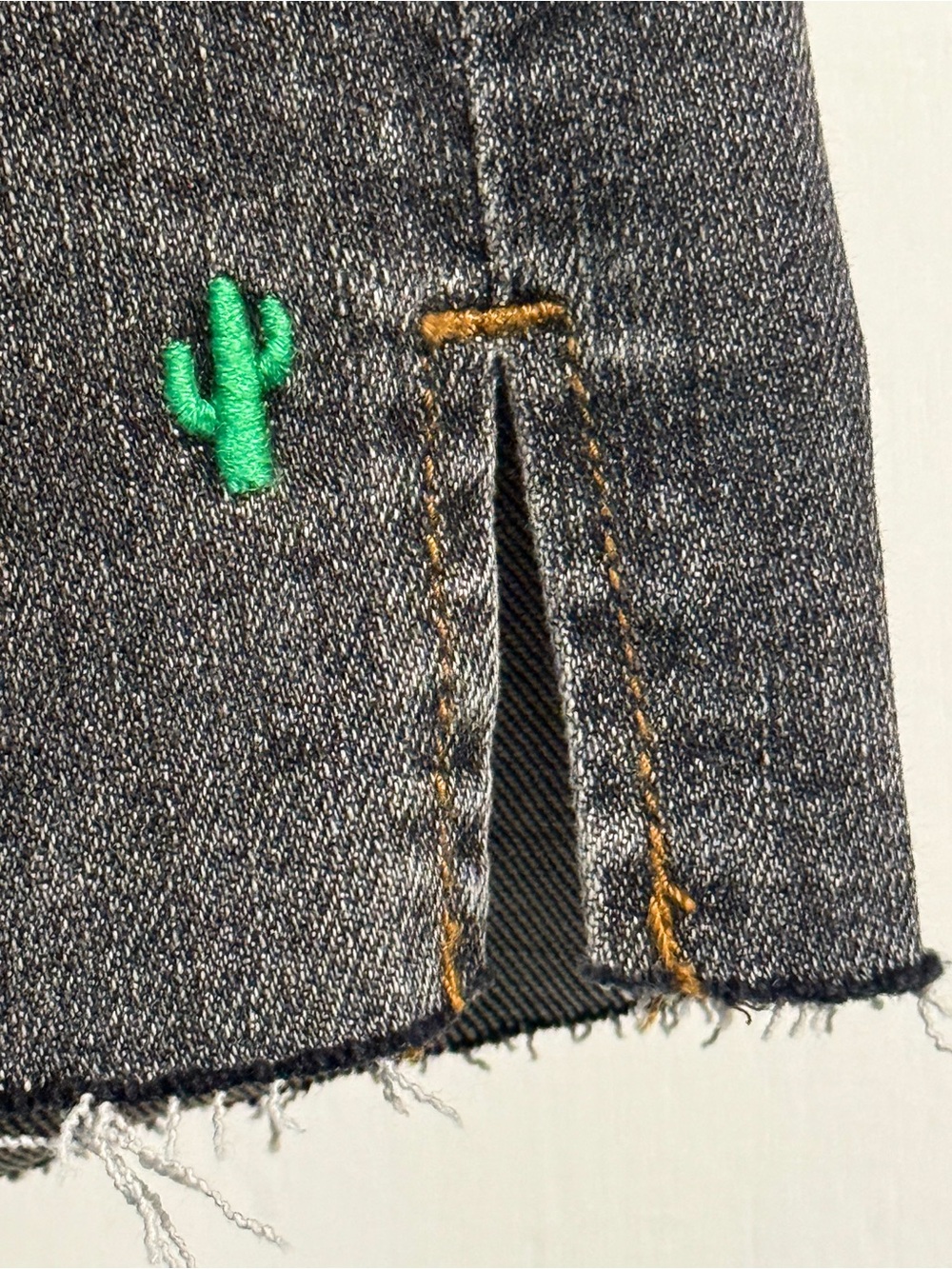 Judy Blue NWT Cactus Embroidered Denim Shorts XL Gray Raw Hem - Picture 7 of 17
